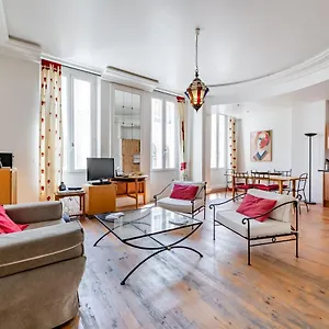  Appartement De Grand Standing, Joliment Décoré